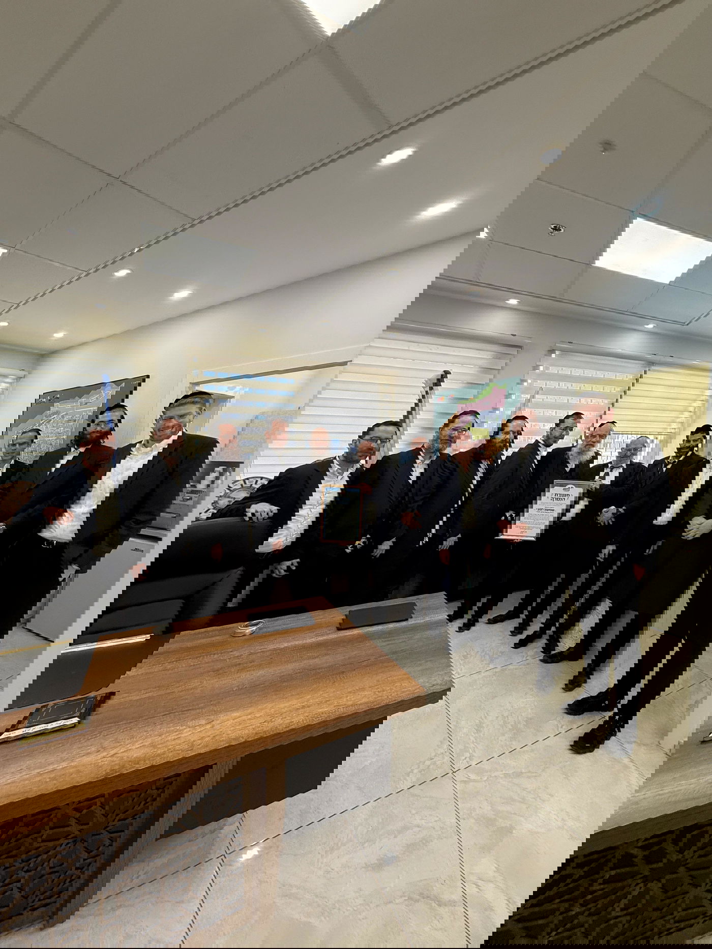 ראש העיר בני ברק מעניק תעודת הוקרה ליועץ הרפואי הרב שמעון רגובי, יו"ר ארגון 'מזור'