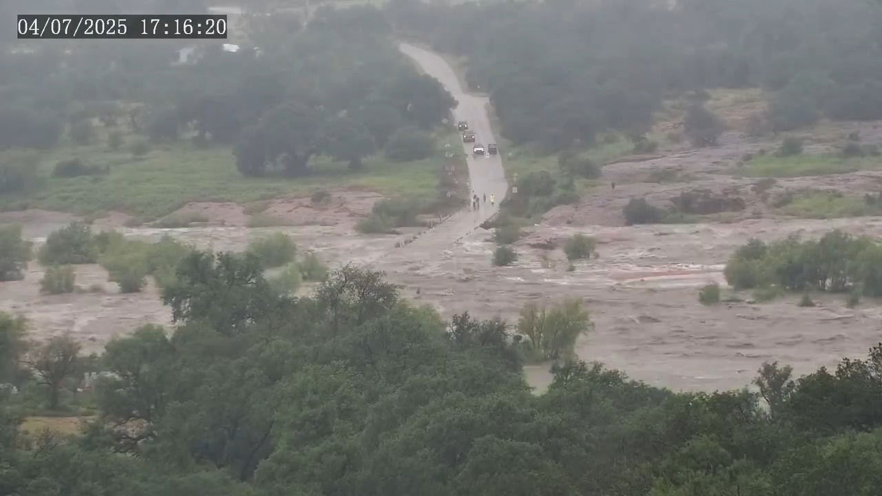 השיטפונות בטקסס: מספר ילדות עדיין נעדרות; הסיכויים לאתרן בחיים - אפסיים