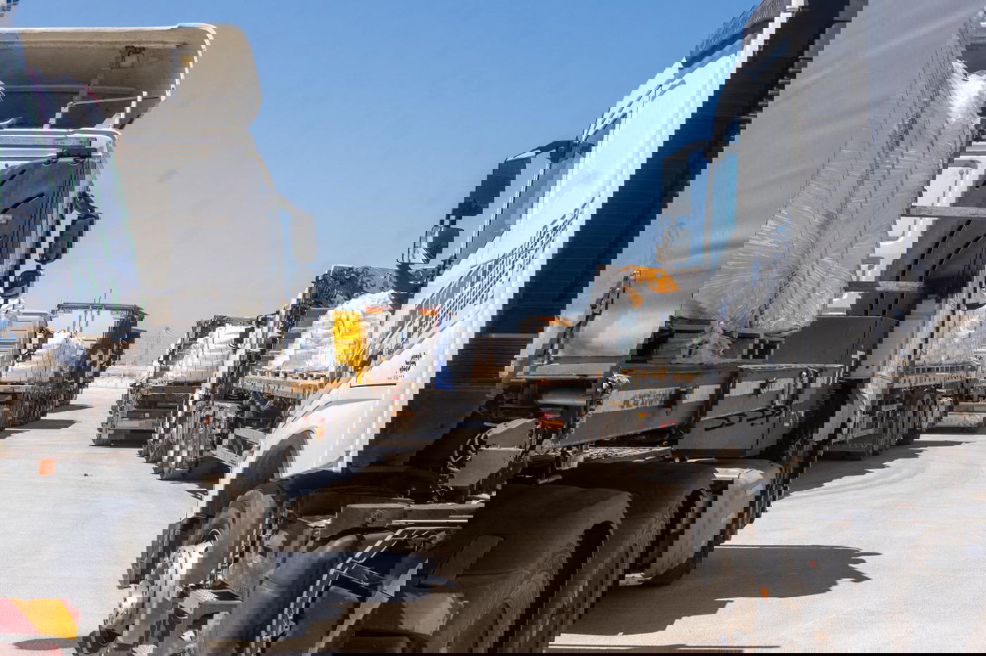 העברת הסיוע ההומניטרי. ארכיון