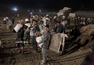 עזתים אוספים סיוע ברצועה