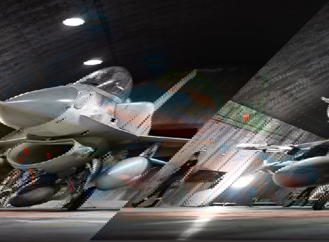 מטוסי הקרב ערוכים לקראת התקיפה