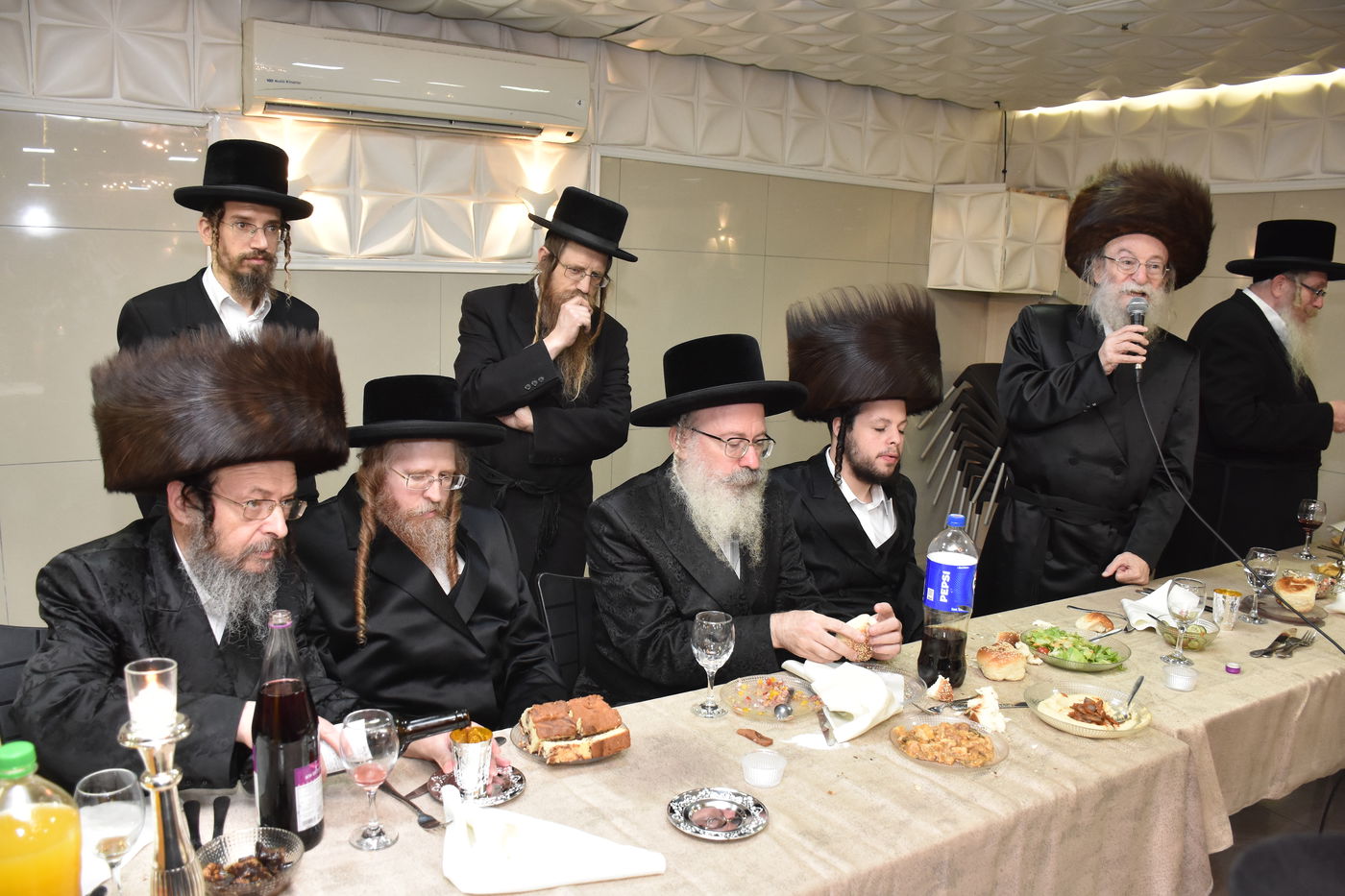 שמחת השבע ברכות לבן גאב"ד זוועהיל, ונכד הגה"צ רבי חיים צבי שפירא