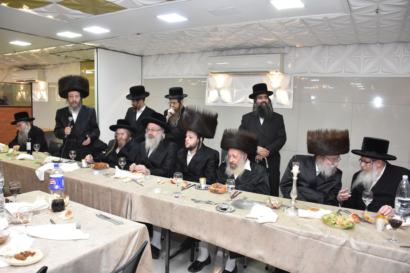 שמחת השבע ברכות לבן גאב"ד זוועהיל, ונכד הגה"צ רבי חיים צבי שפירא