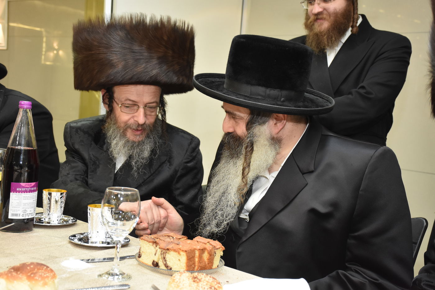 שמחת השבע ברכות לבן גאב"ד זוועהיל, ונכד הגה"צ רבי חיים צבי שפירא