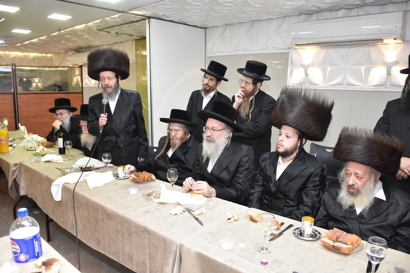 שמחת השבע ברכות לבן גאב"ד זוועהיל, ונכד הגה"צ רבי חיים צבי שפירא