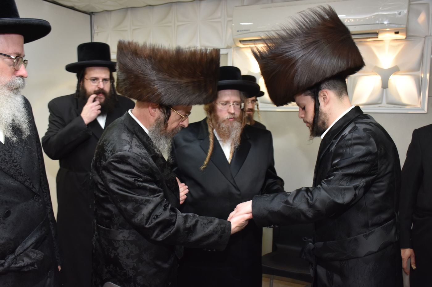 שמחת השבע ברכות לבן גאב"ד זוועהיל, ונכד הגה"צ רבי חיים צבי שפירא