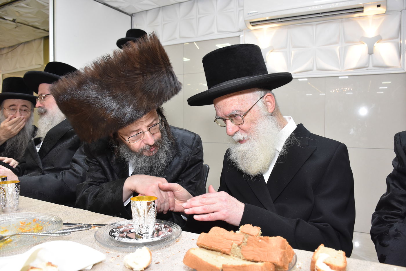 שמחת השבע ברכות לבן גאב"ד זוועהיל, ונכד הגה"צ רבי חיים צבי שפירא