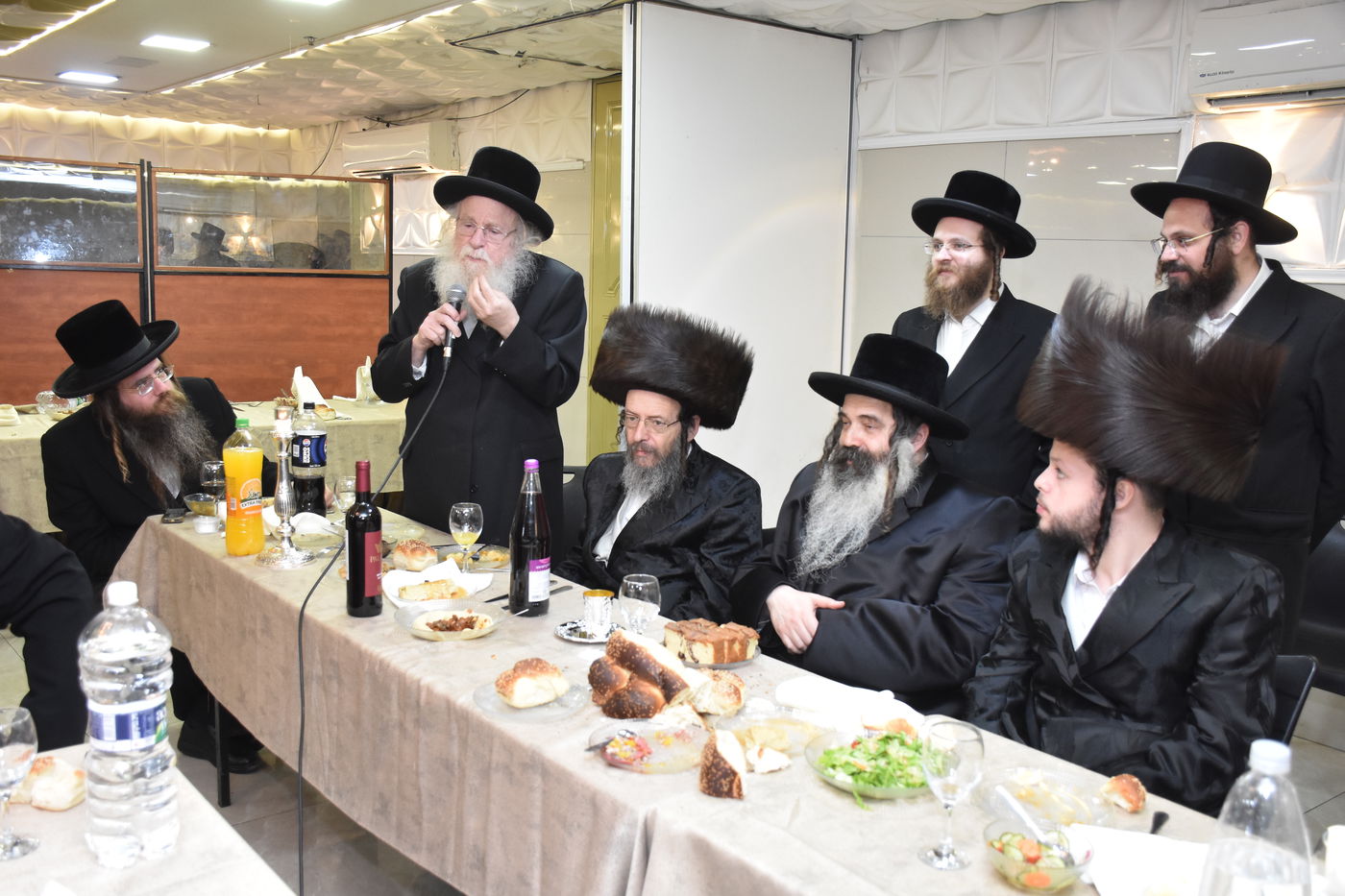 שמחת השבע ברכות לבן גאב"ד זוועהיל, ונכד הגה"צ רבי חיים צבי שפירא