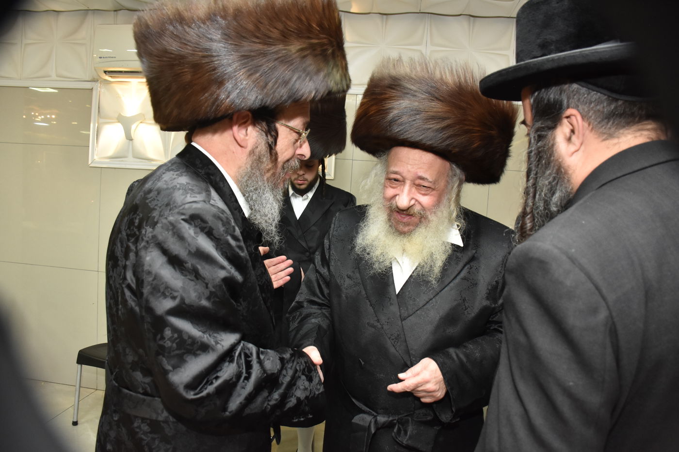 שמחת השבע ברכות לבן גאב"ד זוועהיל, ונכד הגה"צ רבי חיים צבי שפירא