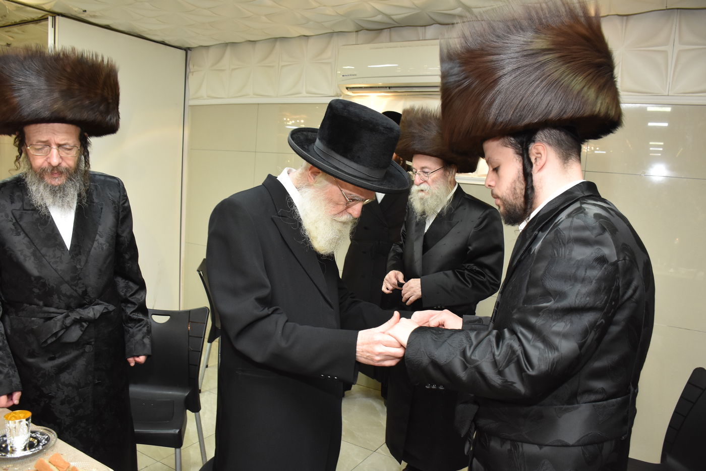 שמחת השבע ברכות לבן גאב"ד זוועהיל, ונכד הגה"צ רבי חיים צבי שפירא