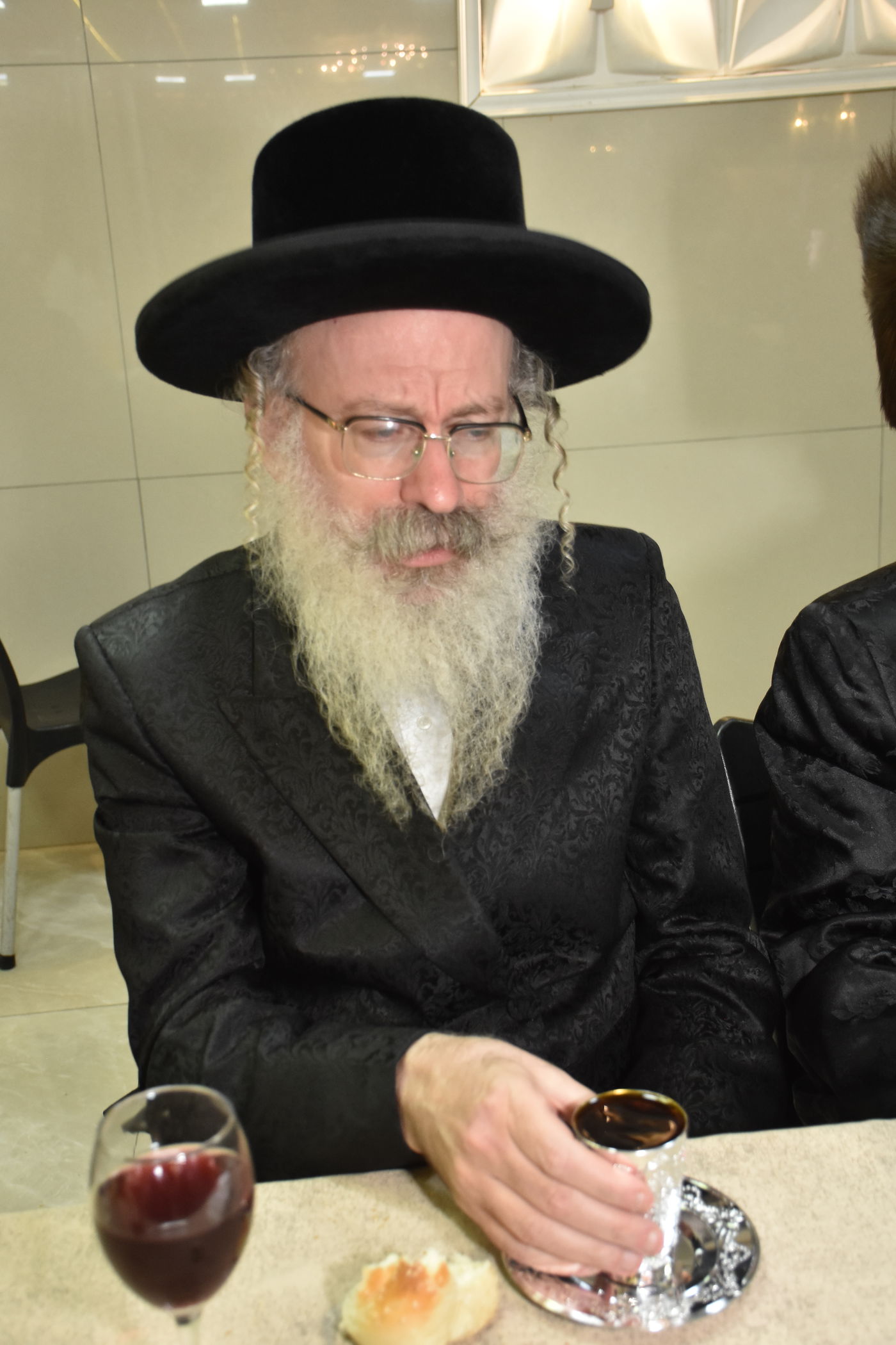 שמחת השבע ברכות לבן גאב"ד זוועהיל, ונכד הגה"צ רבי חיים צבי שפירא