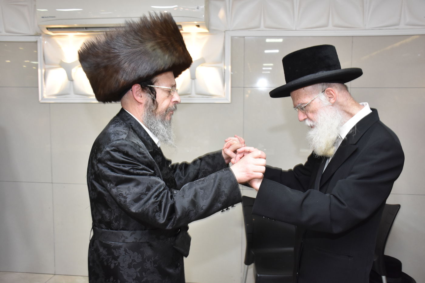 שמחת השבע ברכות לבן גאב"ד זוועהיל, ונכד הגה"צ רבי חיים צבי שפירא