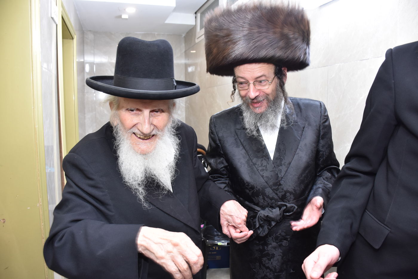 שמחת השבע ברכות לבן גאב"ד זוועהיל, ונכד הגה"צ רבי חיים צבי שפירא