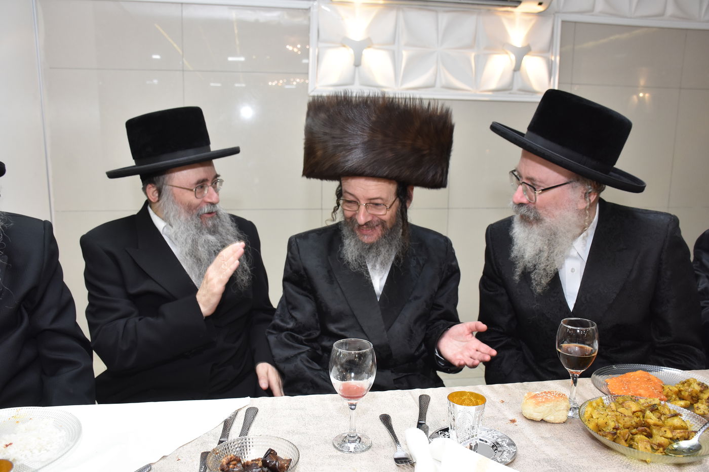 שמחת השבע ברכות לבן גאב"ד זוועהיל, ונכד הגה"צ רבי חיים צבי שפירא