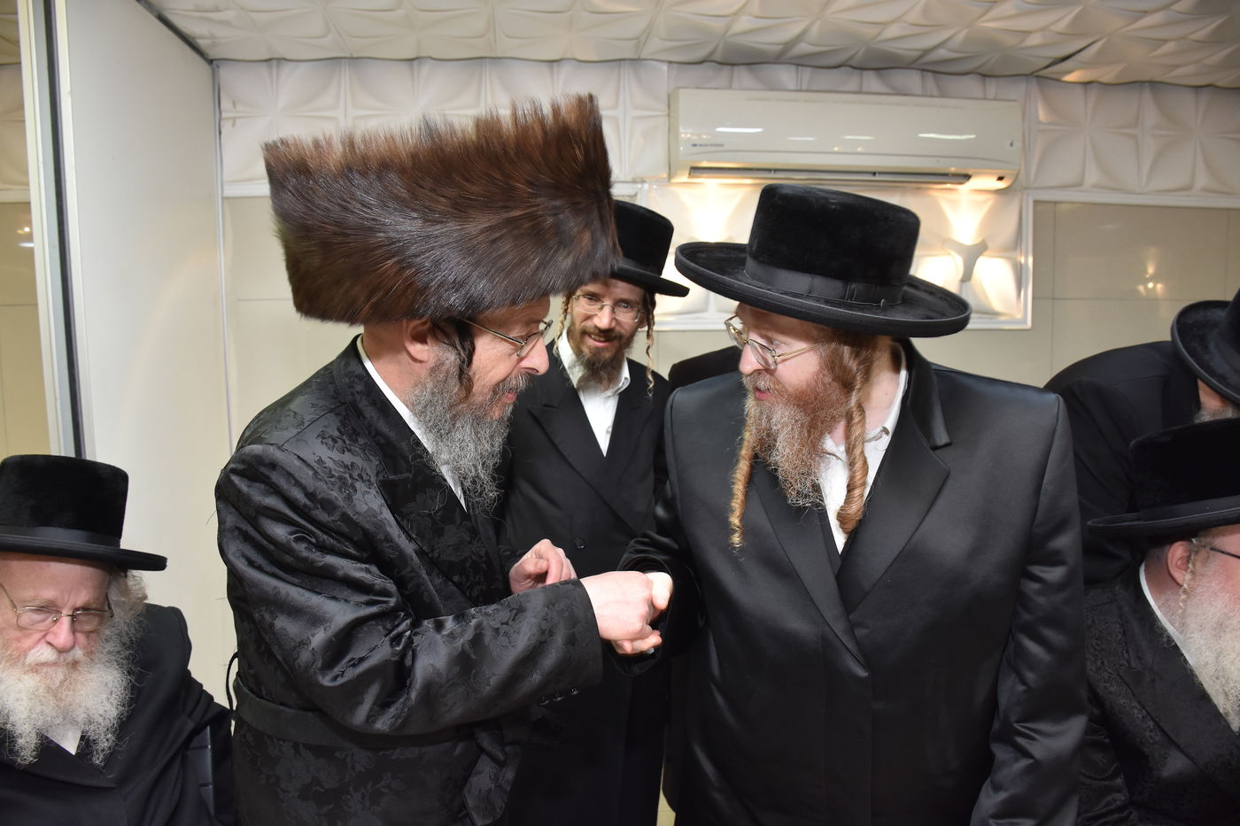 שמחת השבע ברכות לבן גאב"ד זוועהיל, ונכד הגה"צ רבי חיים צבי שפירא