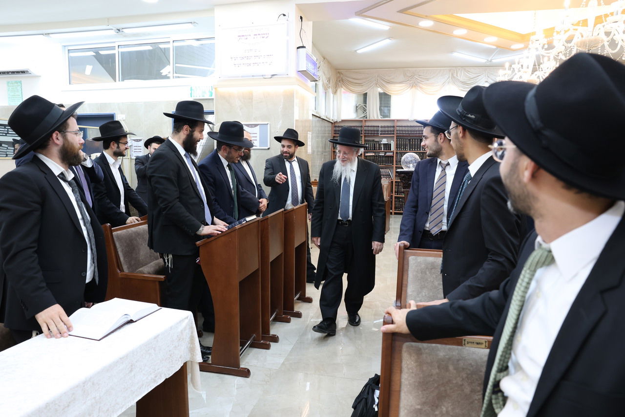 חלוקת פרסים בבית הכנסת "עטרת יצחק"