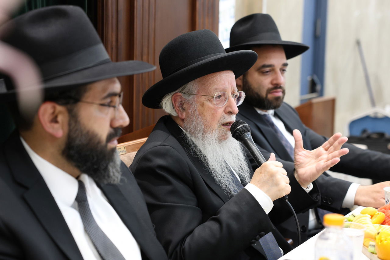 חלוקת פרסים בבית הכנסת "עטרת יצחק"