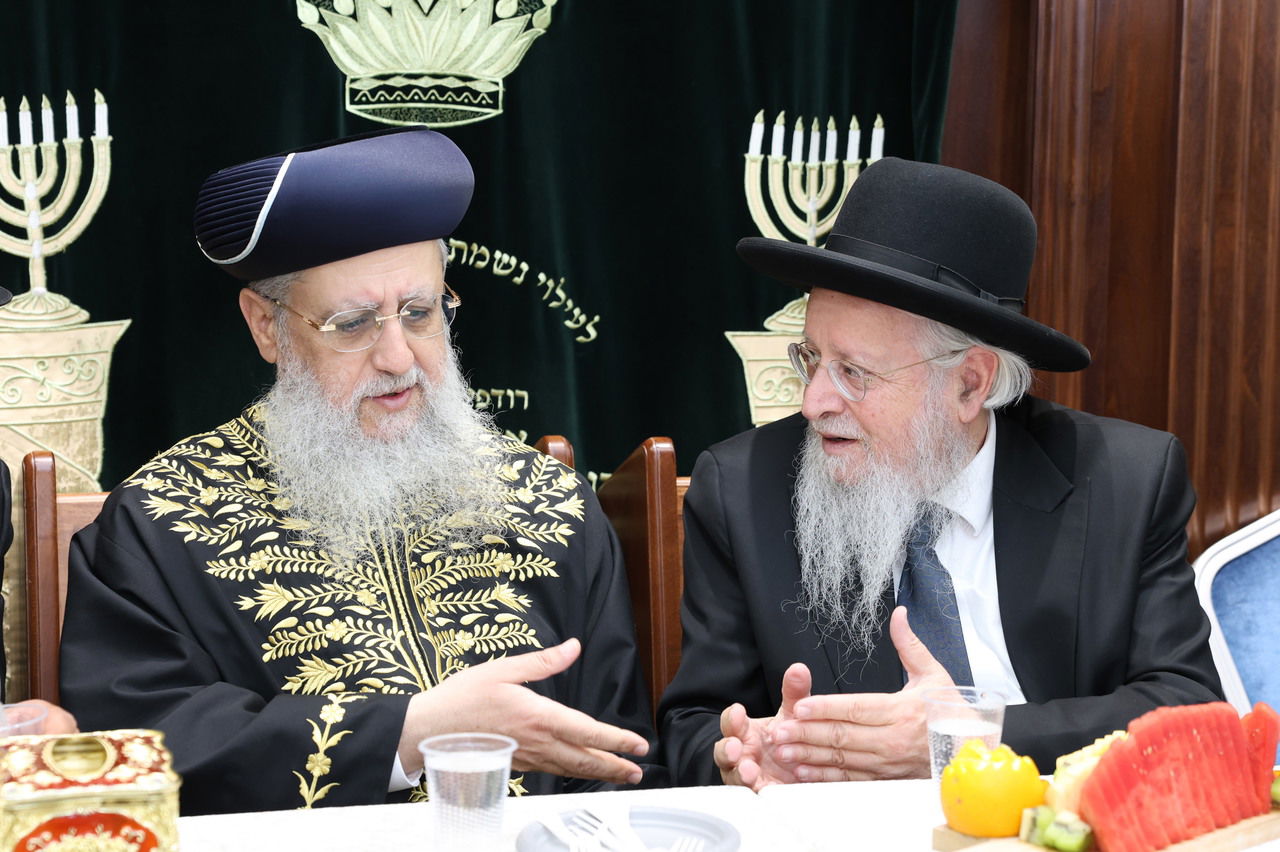 חלוקת פרסים בבית הכנסת "עטרת יצחק"