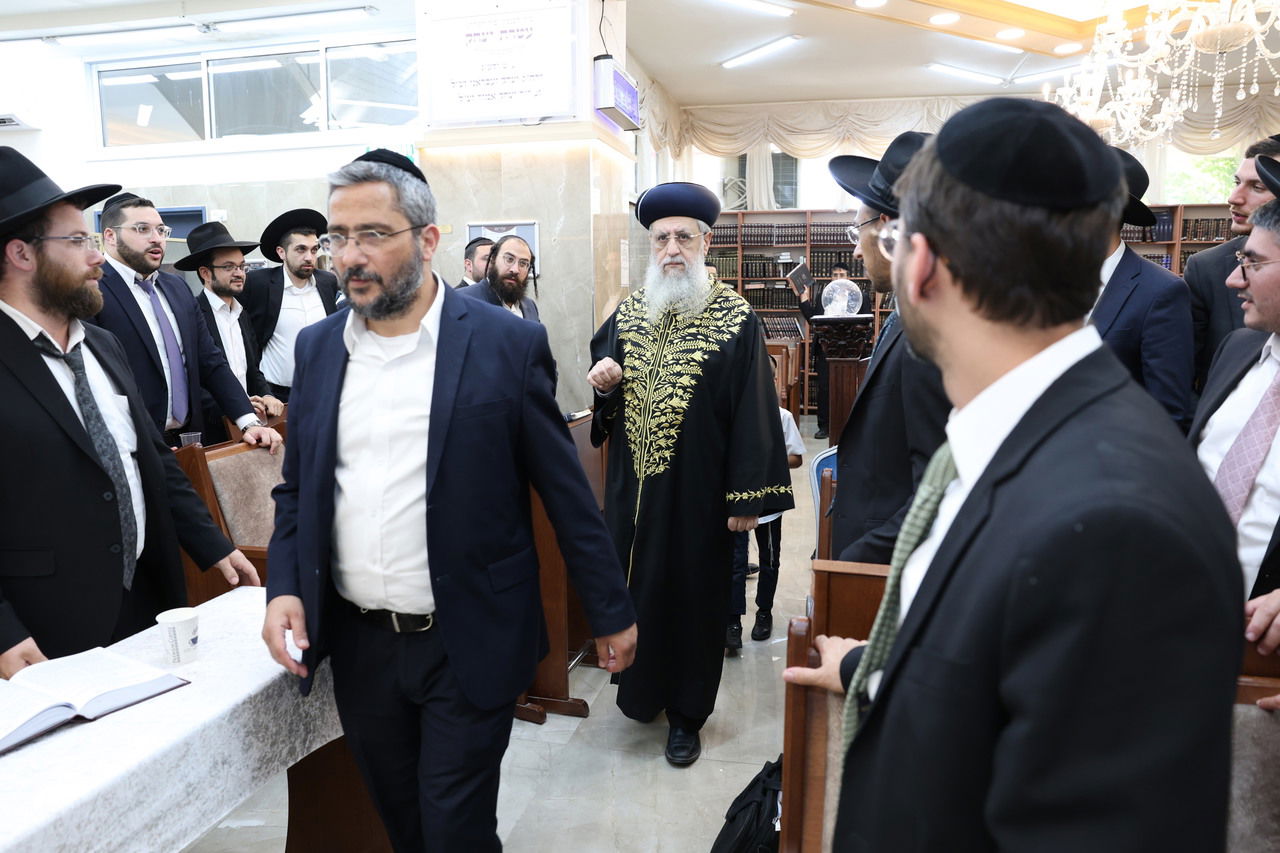 חלוקת פרסים בבית הכנסת "עטרת יצחק"