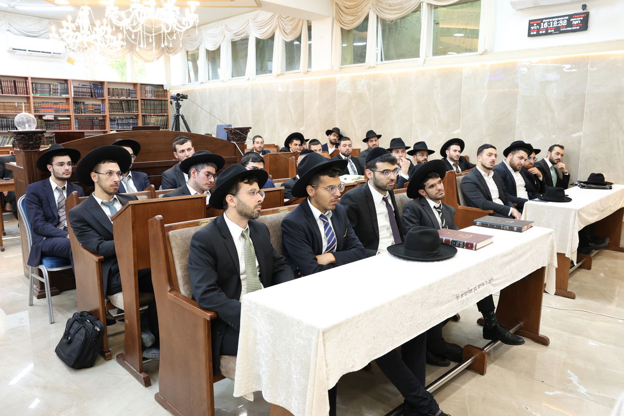 חלוקת פרסים בבית הכנסת "עטרת יצחק"