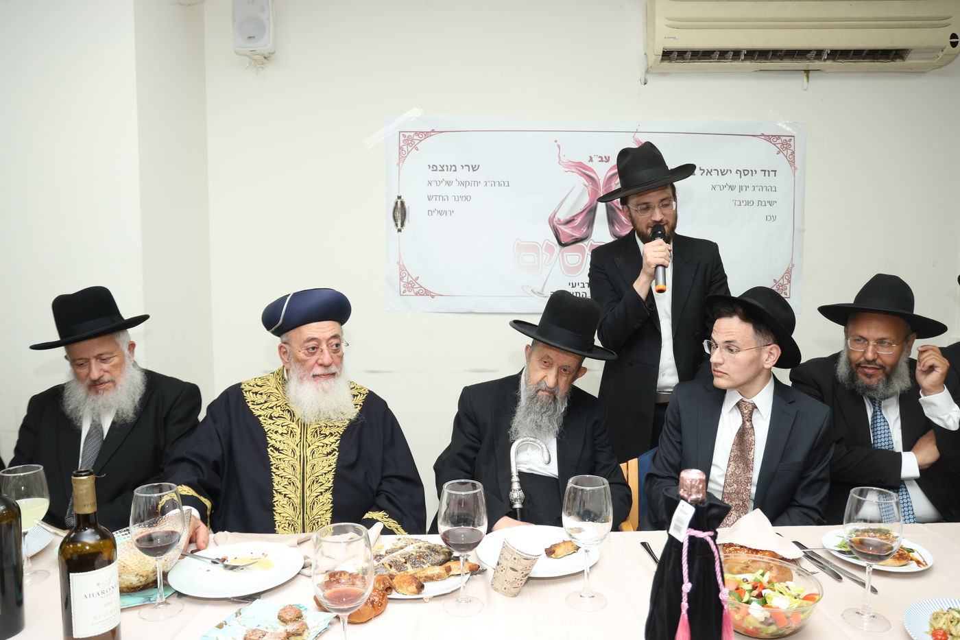 שמחת האירוסין לנכדם המשותף של הראשל"צ הגרש"מ עמאר והגאון ר' בן ציון מוצפי 