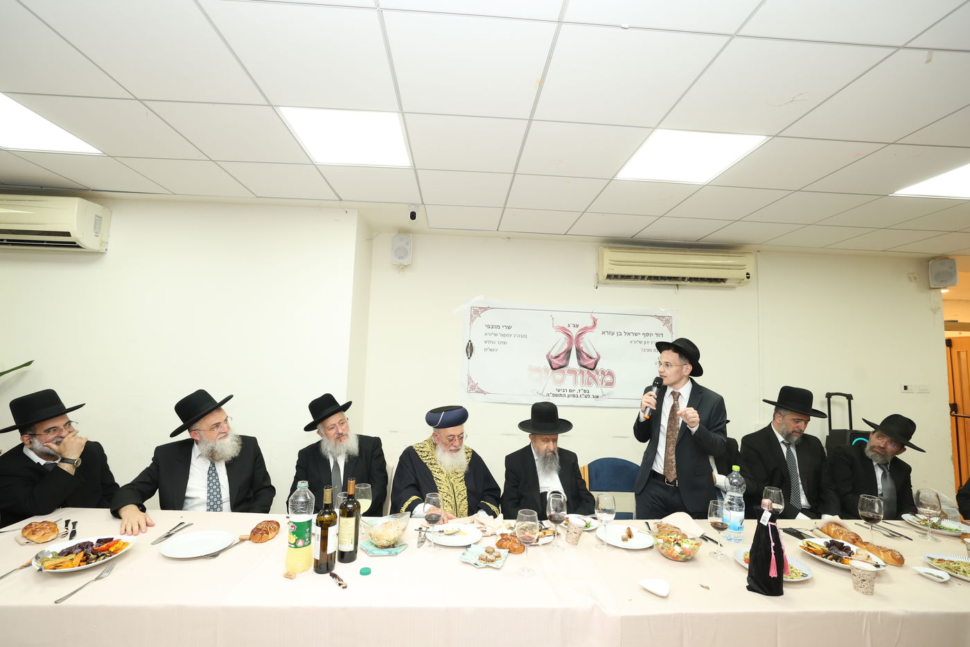 שמחת האירוסין לנכדם המשותף של הראשל"צ הגרש"מ עמאר והגאון ר' בן ציון מוצפי 