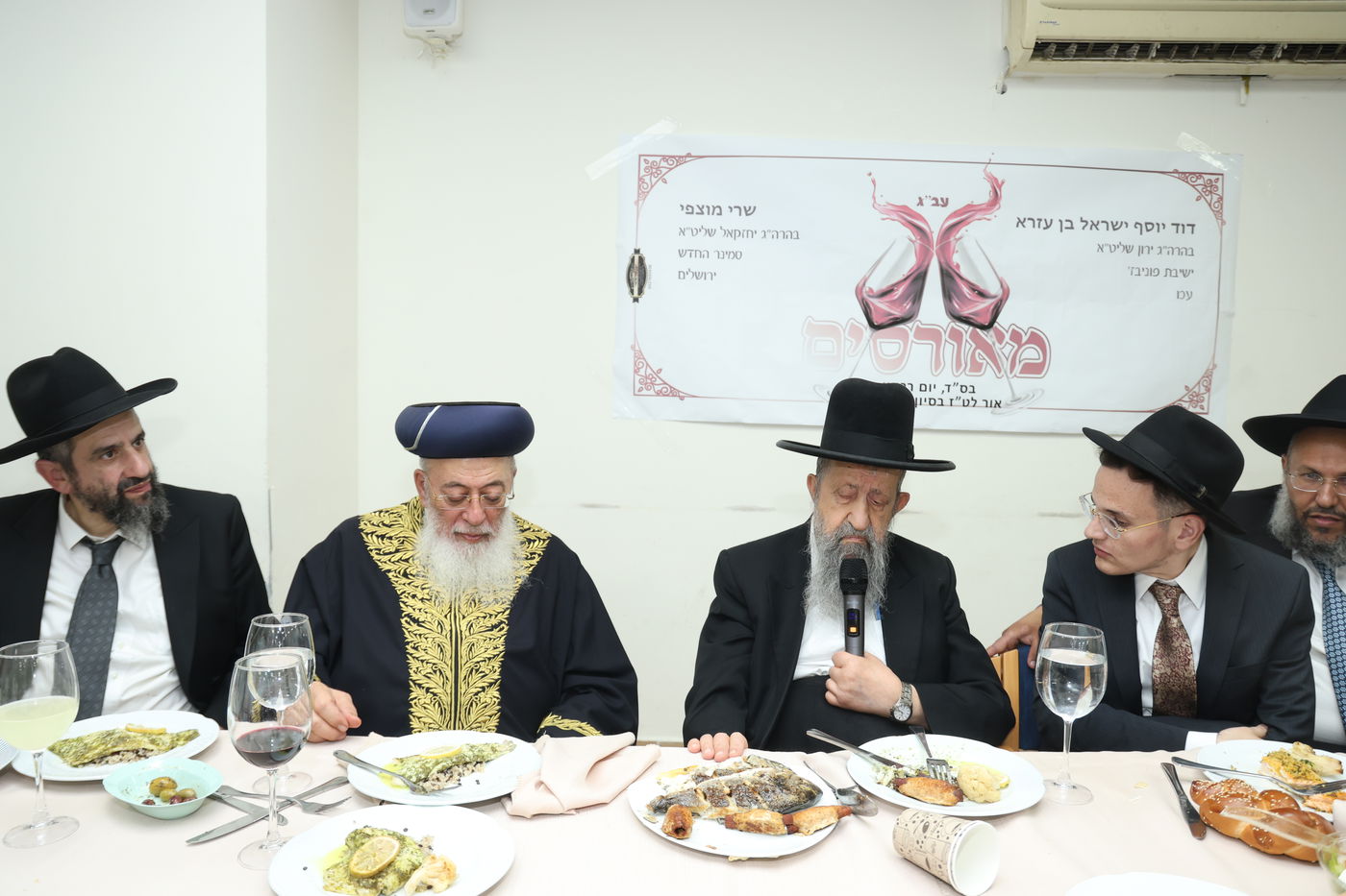 שמחת האירוסין לנכדם המשותף של הראשל"צ הגרש"מ עמאר והגאון ר' בן ציון מוצפי 