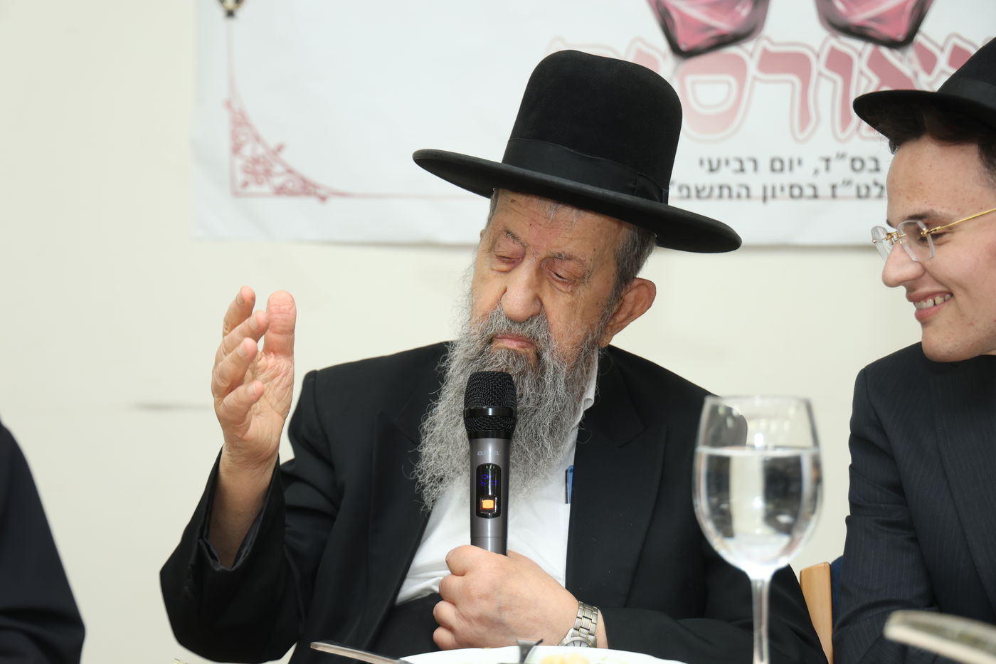 שמחת האירוסין לנכדם המשותף של הראשל"צ הגרש"מ עמאר והגאון ר' בן ציון מוצפי 