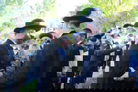 הרב ויזל והרב סיידה, רבני רמת גן וגבעתיים, עם הראשל"צ הגר"ד יוסף, בחתונת בנו של הרב ויזל