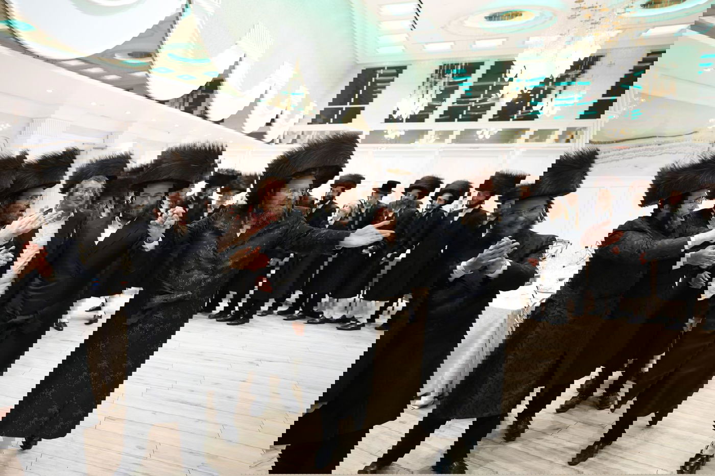 מסיבת 'נאכשפיל' בחצר טשערקאס הארנסטייפאל