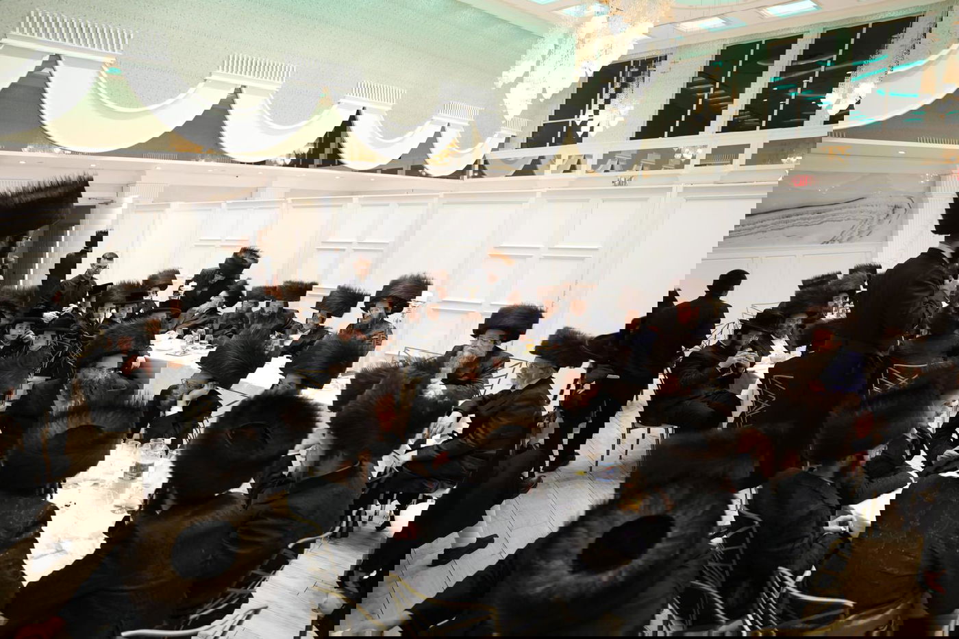 מסיבת 'נאכשפיל' בחצר טשערקאס הארנסטייפאל