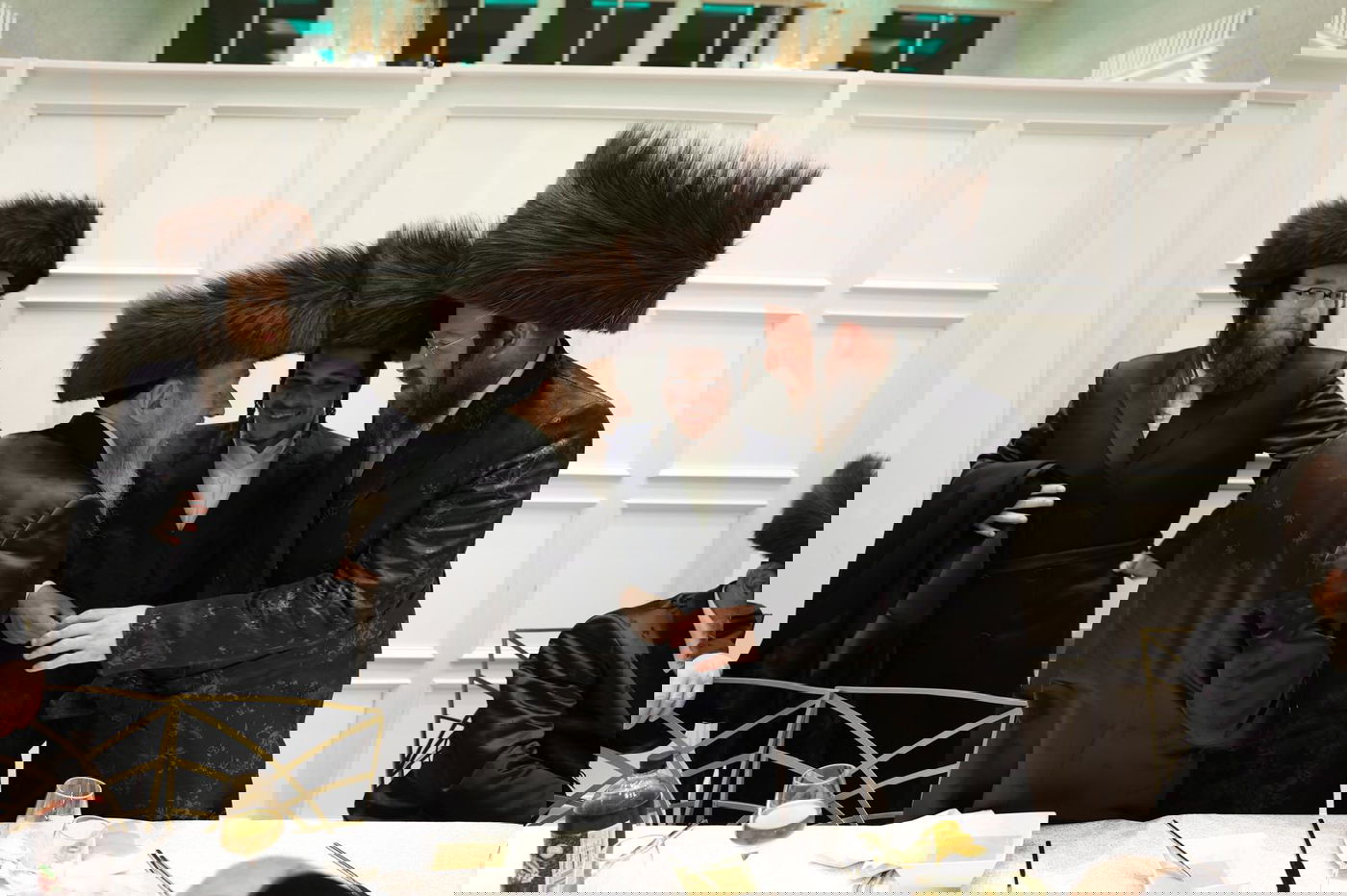 מסיבת 'נאכשפיל' בחצר טשערקאס הארנסטייפאל