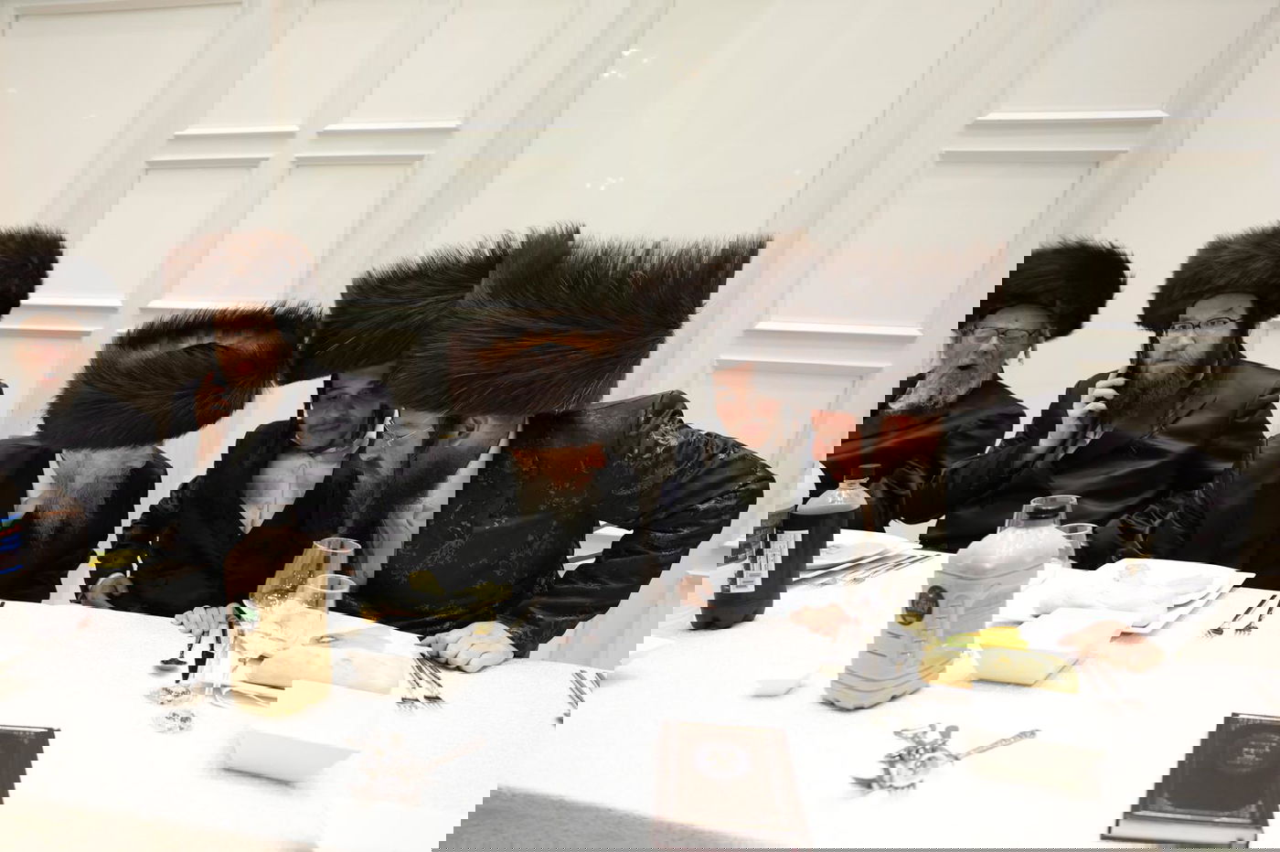 מסיבת 'נאכשפיל' בחצר טשערקאס הארנסטייפאל