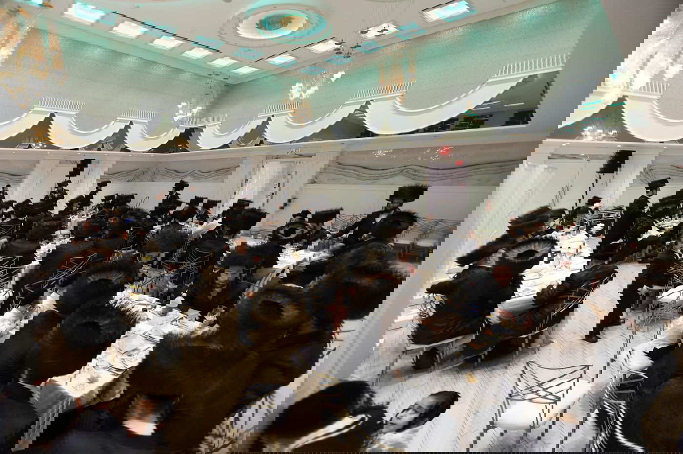 מסיבת 'נאכשפיל' בחצר טשערקאס הארנסטייפאל