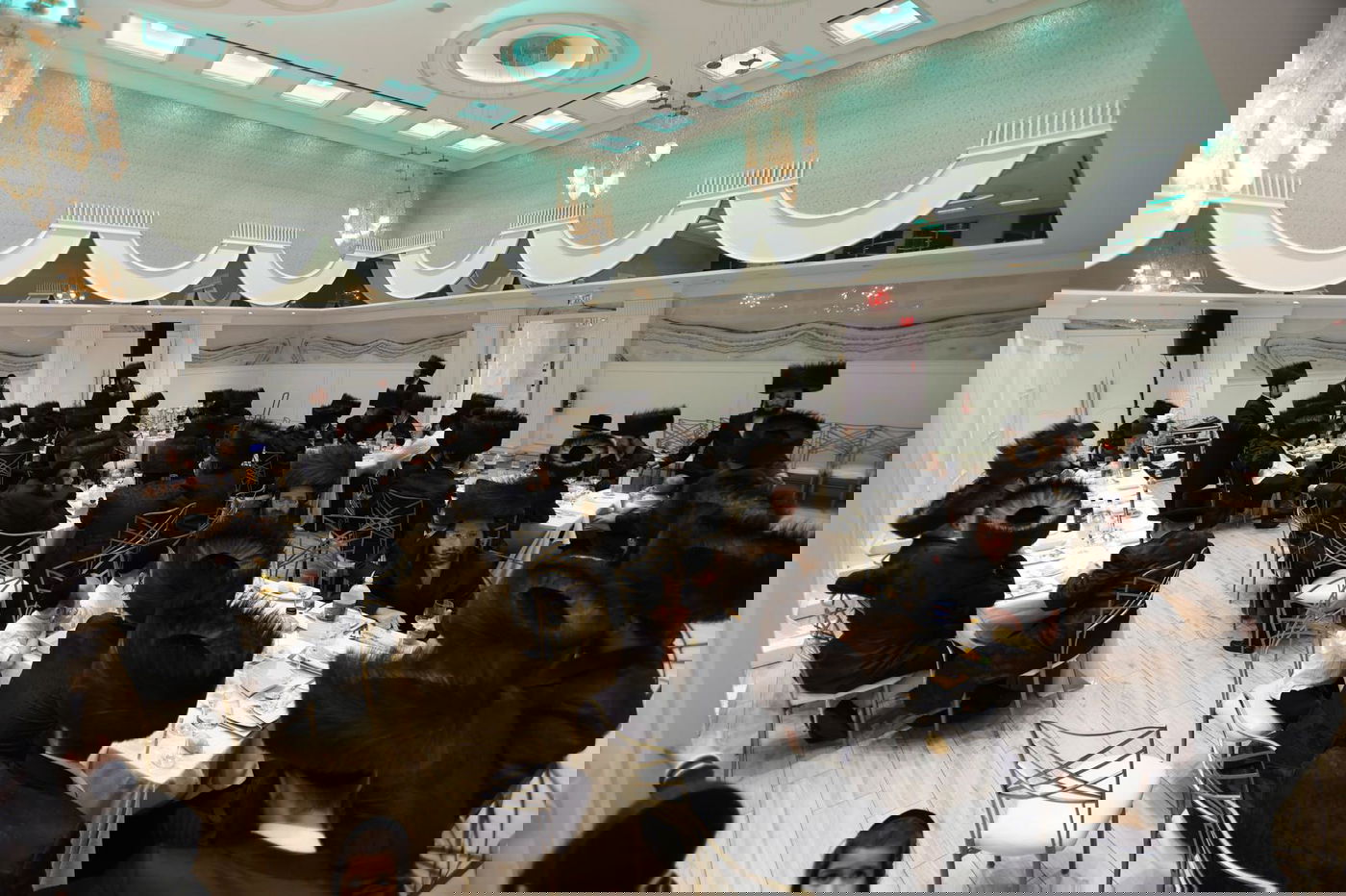 מסיבת 'נאכשפיל' בחצר טשערקאס הארנסטייפאל