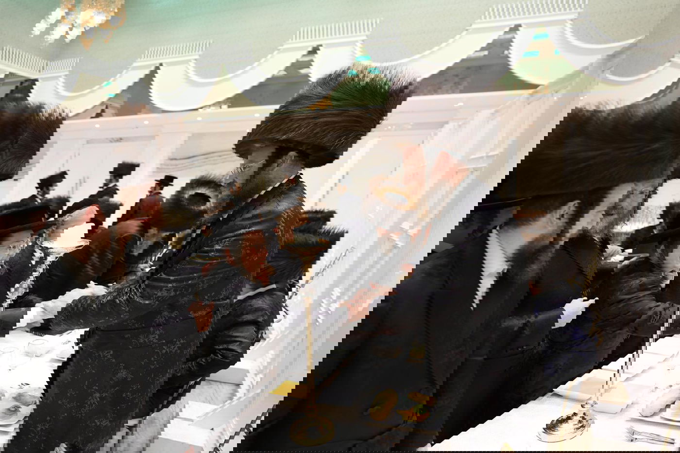 מסיבת 'נאכשפיל' בחצר טשערקאס הארנסטייפאל