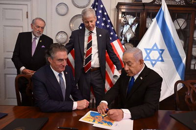 נתניהו במעמד החתימה