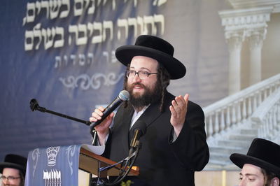 הרב יואל ראטה בשיר וקליפ חדש: "אַ מְחַיֶ'ה אַ גְרוֹיסֶע מִשְׁפָּחָה"