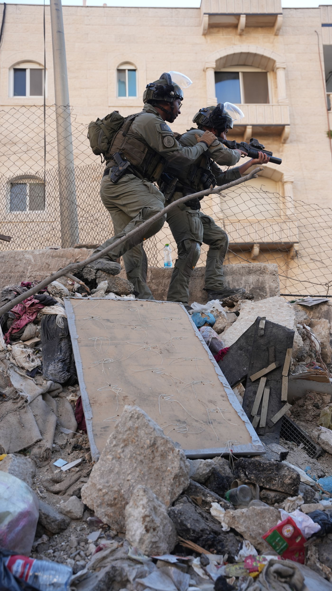 פעילות מסתערבים במחנה הפליטים