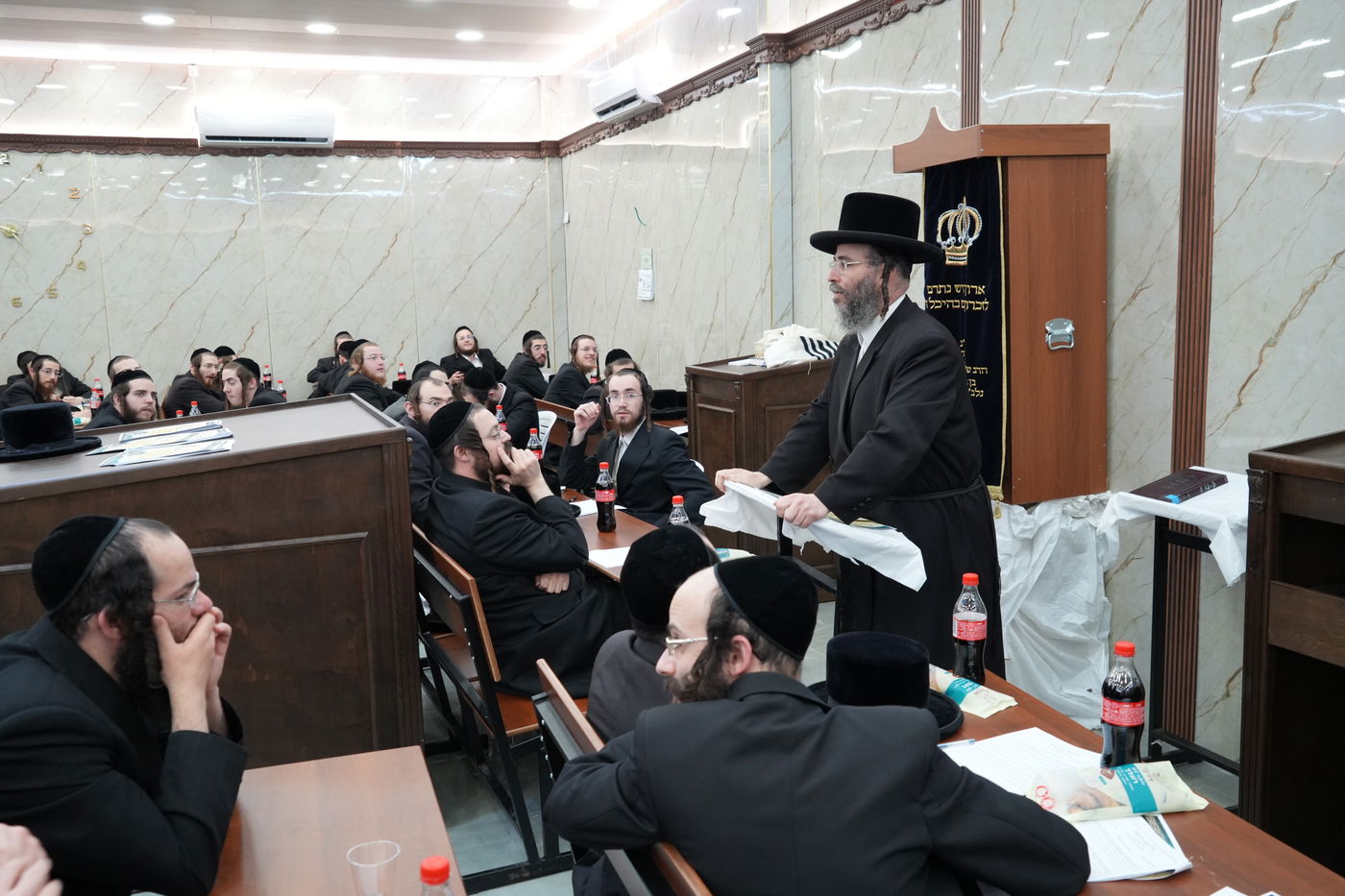 הגה"צ רבי יעקב מרדכי הגר בביקור בכולל ויז'ניץ באלעד