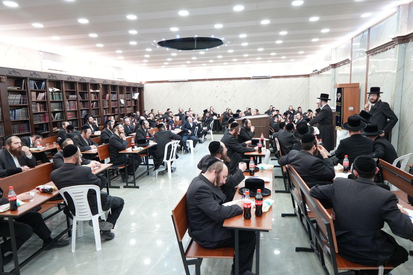 הגה"צ רבי יעקב מרדכי הגר בביקור בכולל ויז'ניץ באלעד