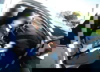 חוסר אחריות: לא תאמינו איפה האמא הניחה את התינוק במהלך הנסיעה | צפו