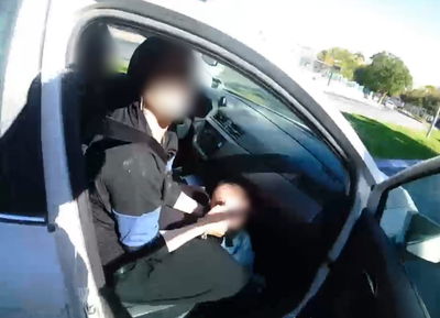 חוסר אחריות: לא תאמינו איפה האמא הניחה את התינוק במהלך הנסיעה | צפו