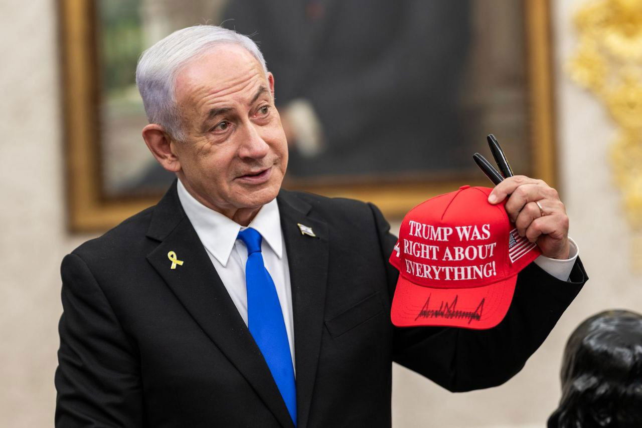 הכובע שקיבל נתניהו