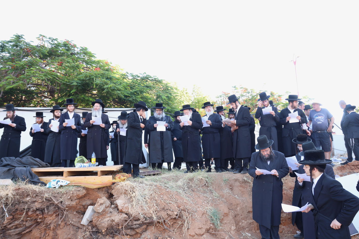 הרה"צ רבי חיים צבי מייזליש בעצרת מחאה ביהוד