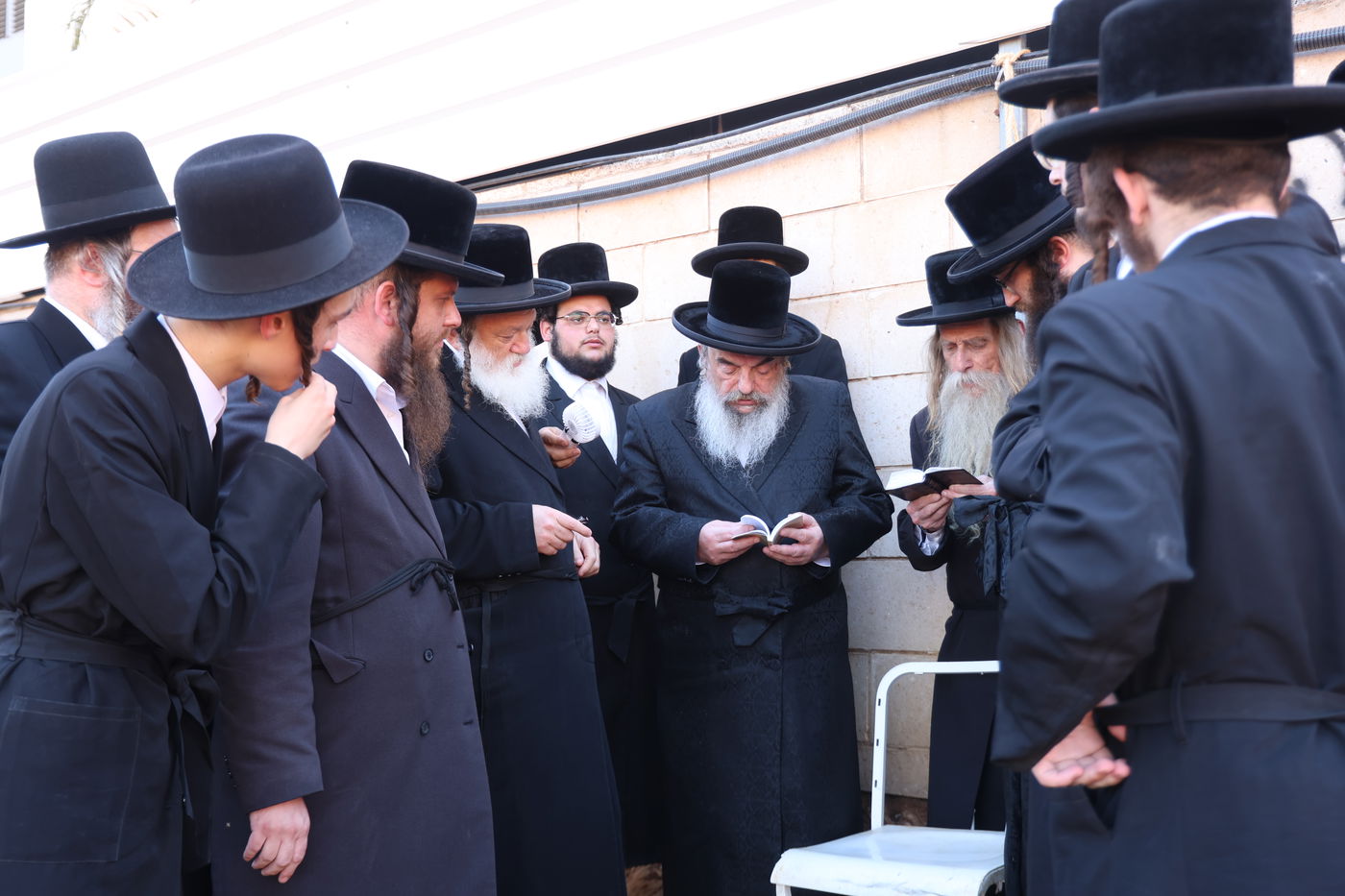 האדמו"ר מלעלוב בעצרת מחאה ביהוד