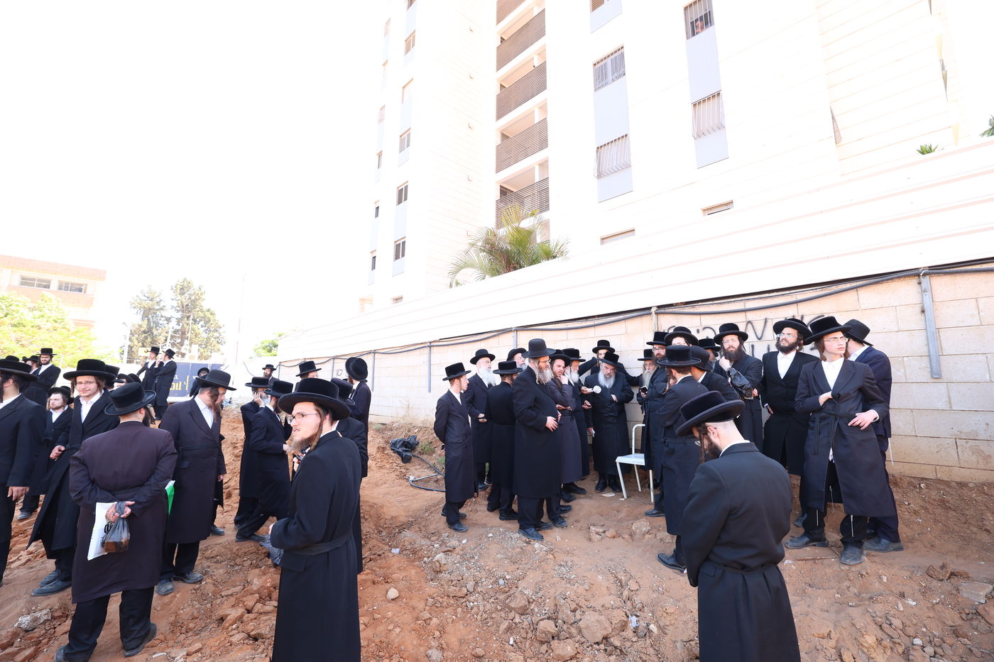 האדמו"ר מלעלוב בעצרת מחאה ביהוד