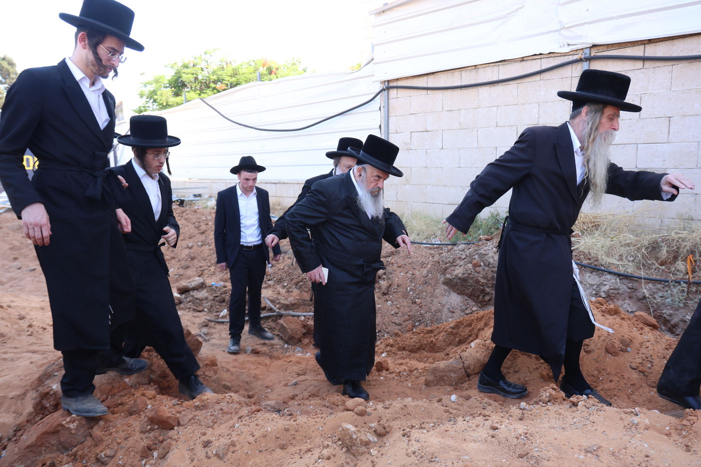 האדמו"ר מלעלוב בעצרת מחאה ביהוד