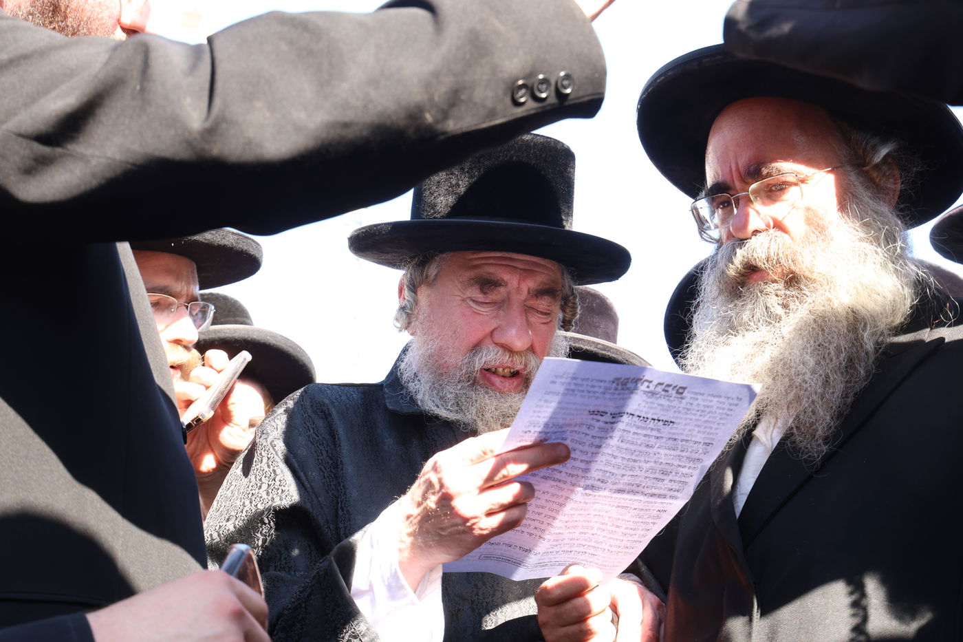 האדמו"ר מרחמסטריווקא בעצרת מחאה ביהוד