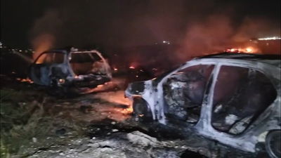 שני רכבים של תושבי בת עין הוצתו ונשרפו כליל | תיעוד